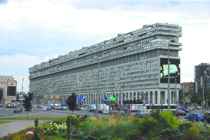 Дом-корабль, или лежачий небоскрёб: почему здание на "Тульской" попадает в разные антирейтинги