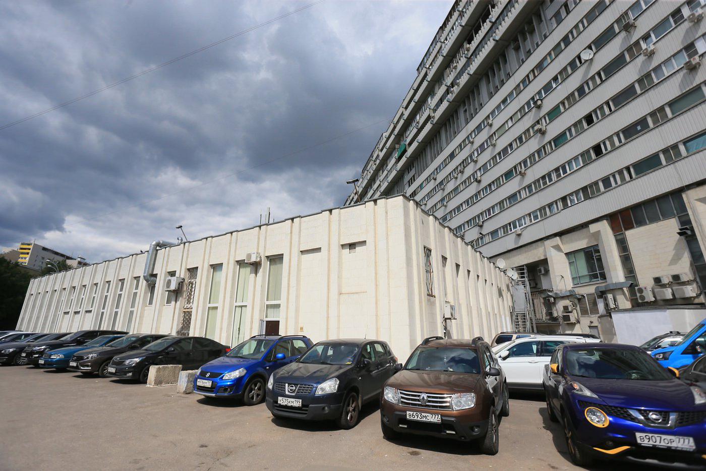 В этой пристройке раньше располагался гастроном.