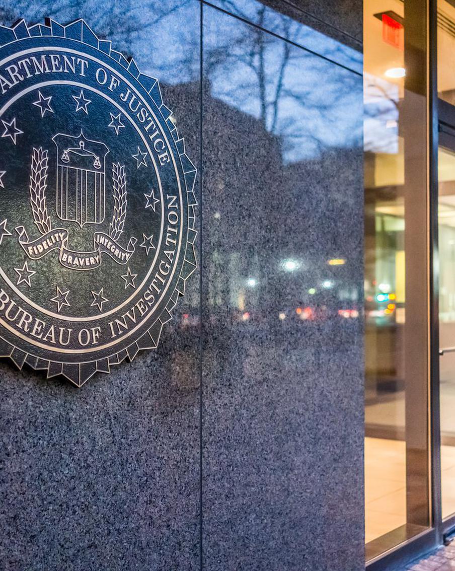 Глава ФБР заявил о риске атаки в США, подобной "Крокусу"