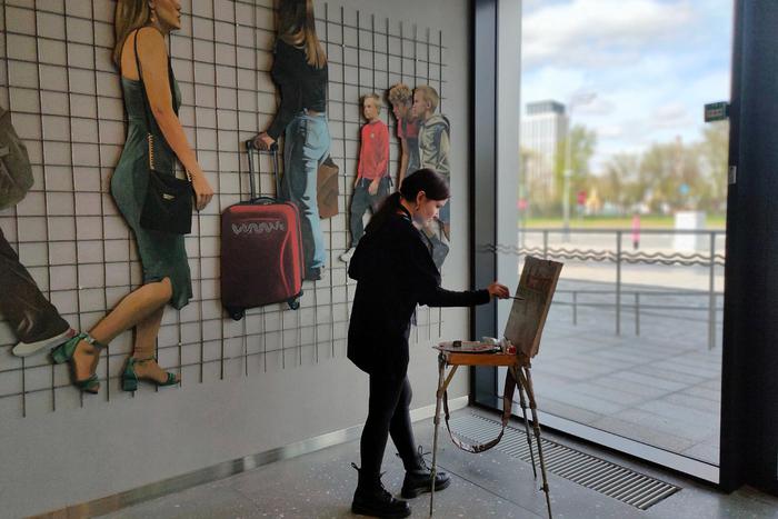 На трёх станциях столичного метрополитена выделили места для художников