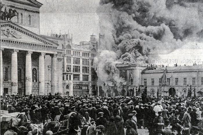 Сгорели бесценные декорации Большого и Малого театров: 110 лет крупному пожару на Театральной площади