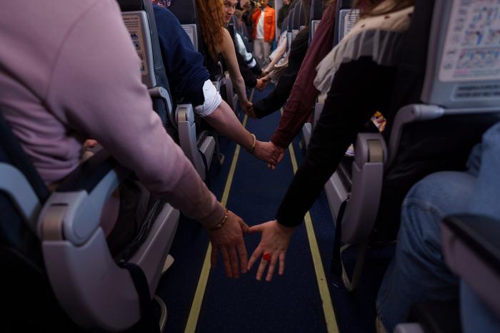 Свидания на высоте птичьего полёта: как прошел рейс для знакомств в небе над Москвой