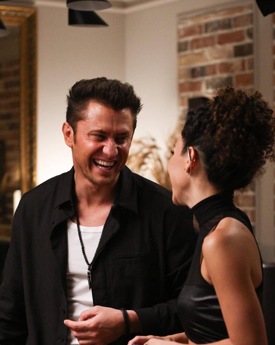 Прилучный и Брутян сыграли шумных соседей в новой комедии "Неприличные гости"