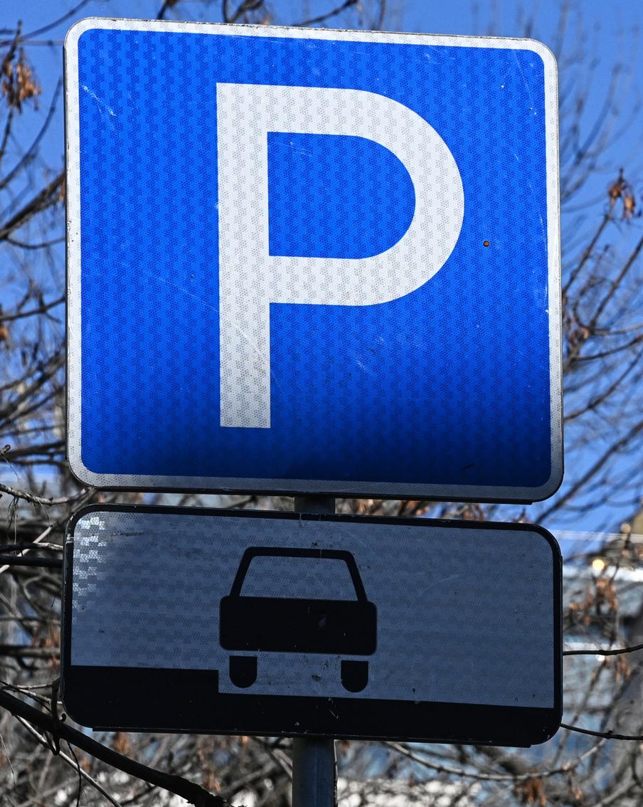 Собянин: с 29 апреля по 1 мая и с 9 по 11 мая парковка в Москве будет бесплатной