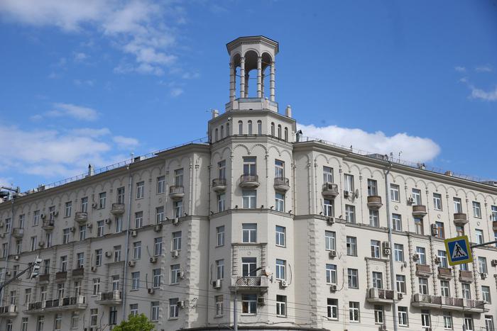 На Большой Полянке есть "дом без адреса": почему его так называют и при чём тут пингвины