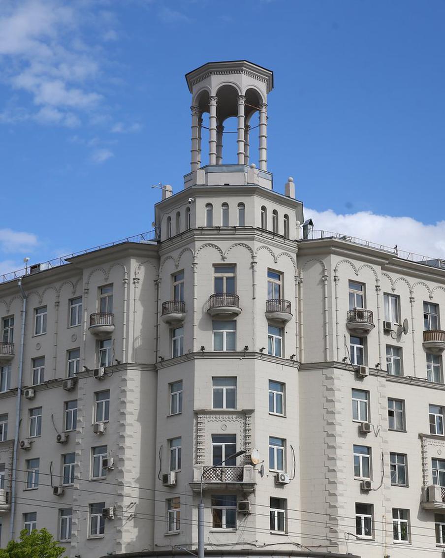 На Большой Полянке есть "дом без адреса": почему его так называют и при чём тут пингвины