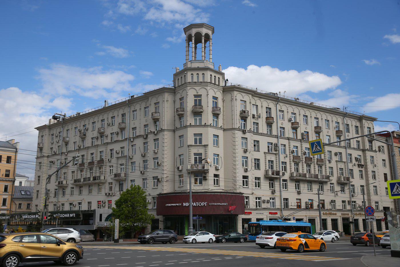 Вид на дом со стороны Малого Каменного моста. 