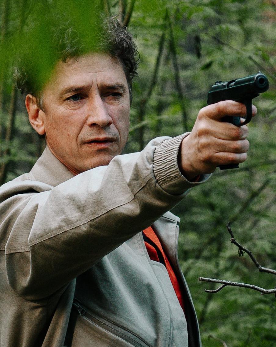 В Сети выходит новый сериал "Я знаю, кто тебя убил". Александр Яценко и Юлия Снигирь сыграли в нём брата и сестру