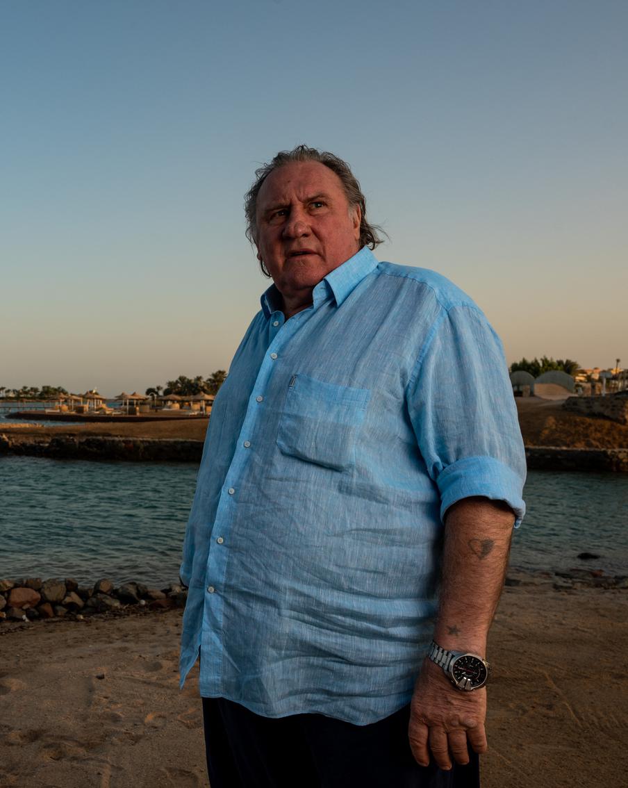 Жерар Депардье отправлен под стражу по обвинению в сексуальных домогательствах к как минимум двум женщинам