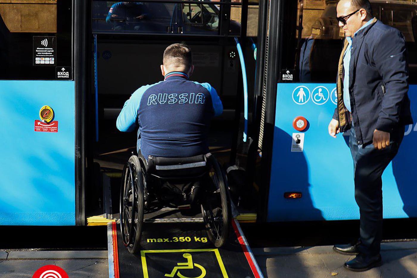 Столичный Дептранс рассказал о доступности общественного транспорта для маломобильных людей