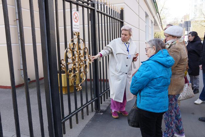 "За городом – заборы, за заборами – вожди": тайны оград Басманного района