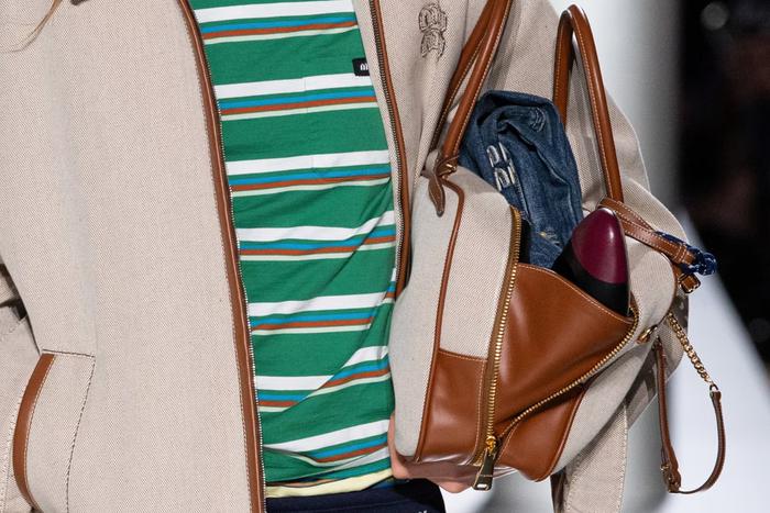 Сумка из парусины – главный тренд этого лета