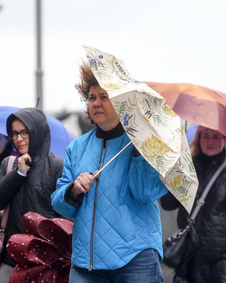 Москвичей предупредили о непогоде в столице, которая продлится в городе до самого вечера