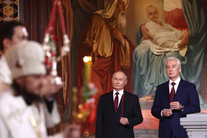 Путин поздравил православных христиан с Пасхой