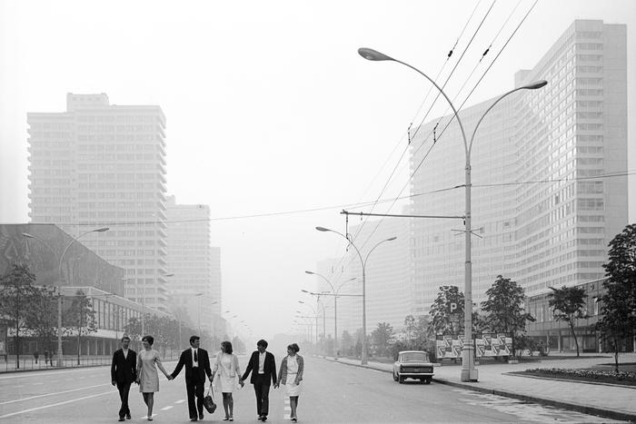 На Новом Арбате крутили мультики, а на месте ВДНХ стояли избы