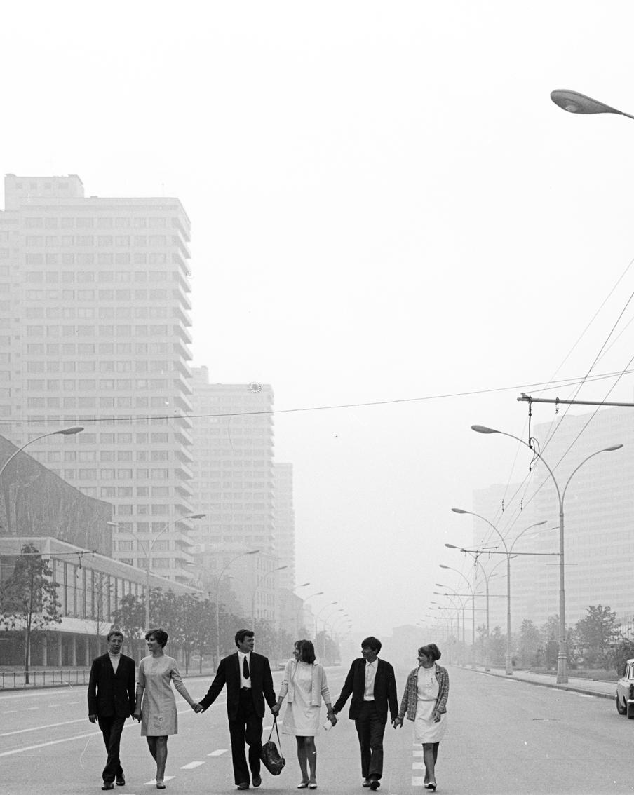 На Новом Арбате крутили мультики, а на месте ВДНХ стояли избы