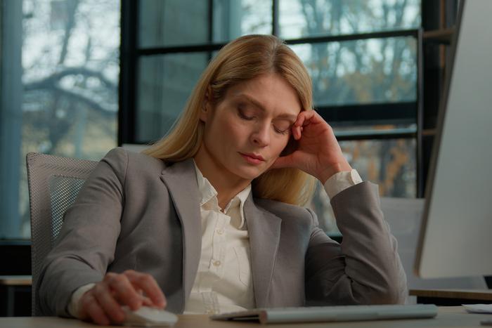 Эксперт рассказал, почему мы зачастую хотим спать в середине дня