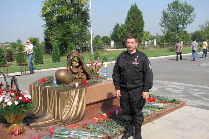 "Террористы стреляли детям в спины": офицер "Вымпела" вспомнил о трагедии в Беслане