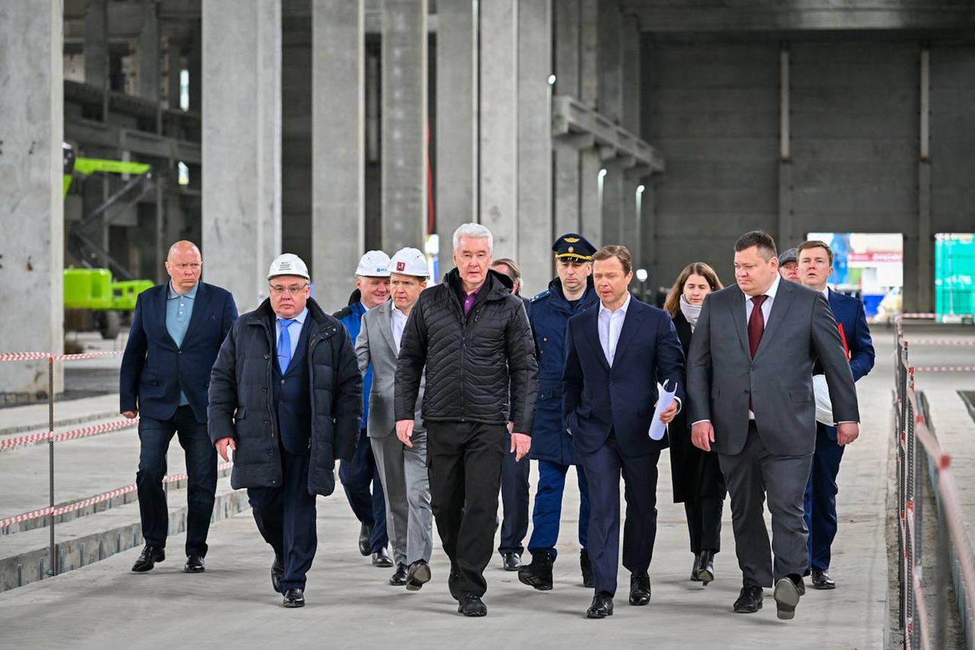 Мэр Москвы осмотрел стройку верфи в Нагатинском Затоне. Ежегодно здесь будут выпускать около 20 судов