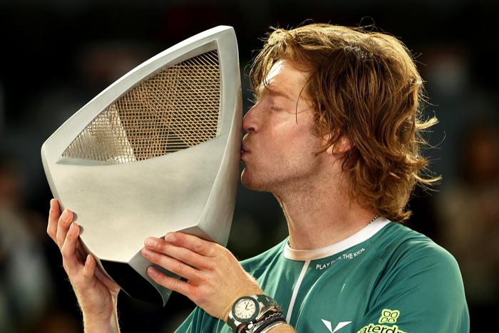 Рублёв покорил Мадрид с ангиной и опухолью – другие подобные случаи