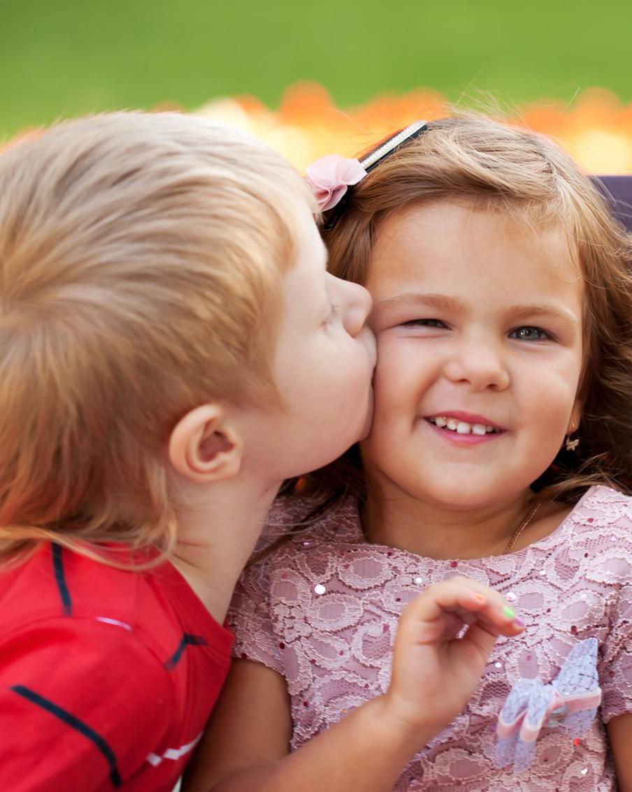 "Папе нельзя смотреть на чужих женщин": как дети составили "брачный договор" для родителей