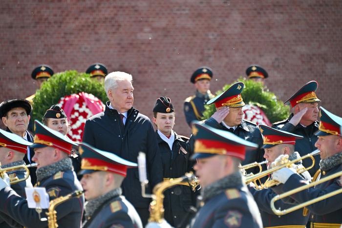 Сергей Собянин поздравил ветеранов и всех жителей Москвы с 79-й годовщиной Победы