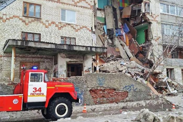 В Коми возбуждено уголовное дело по статье о халатности из-за обрушения подъезда в одной из пятиэтажек Печоры