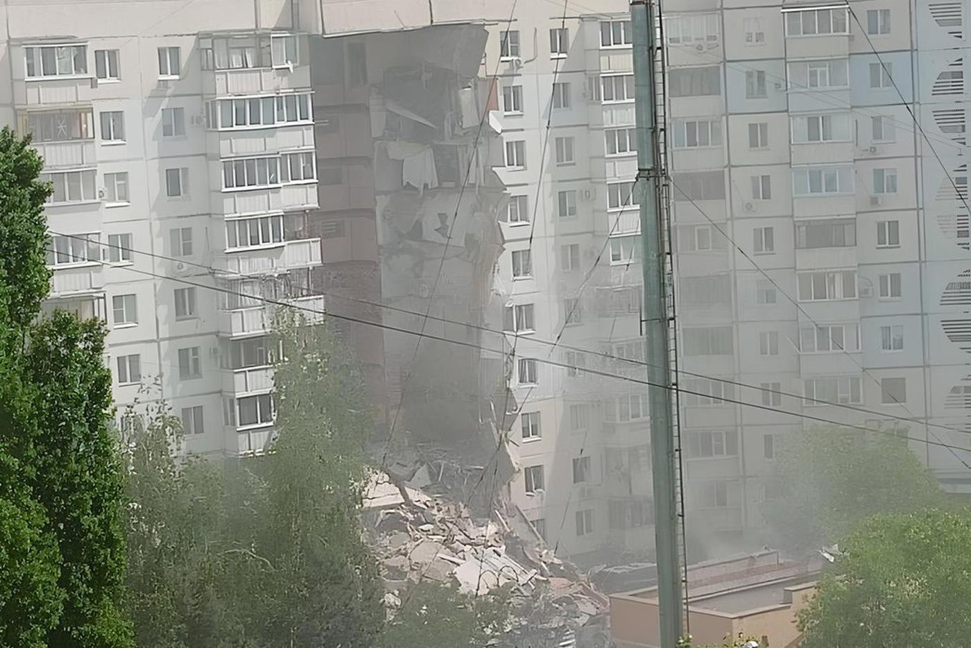 В Белгороде произошло обрушение подъезда многоэтажки. В городе объявлена пятая за день ракетная тревога