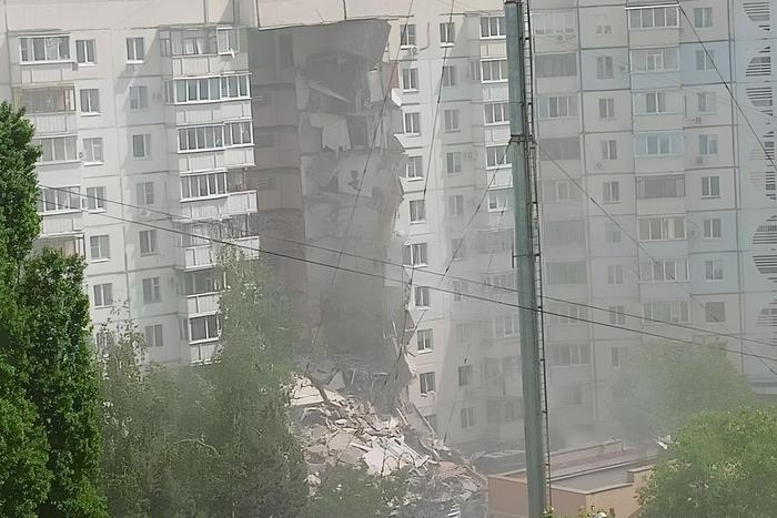 В Белгороде произошло обрушение подъезда многоэтажки. В городе объявлена пятая за день ракетная тревога