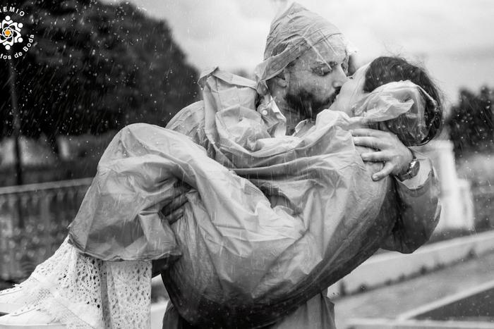 Хорошей свадебной фотосессии даже дождь не помеха