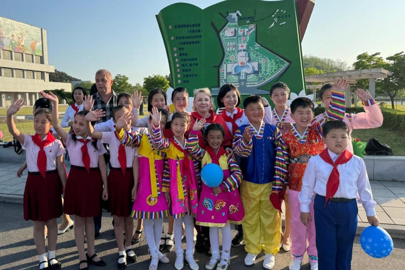 За мирное небо над головой! За дружбу между странами!