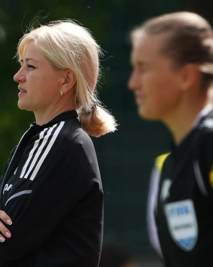 Андрей Тихонов наказан за "унижение достоинства по признаку пола". Эксперты рассказали, есть ли сексизм в российском футболе