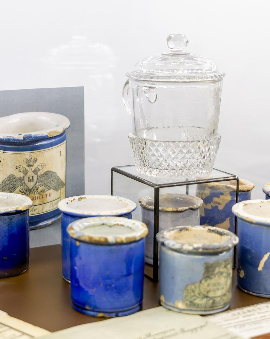 В XVIII веке мыло продавали в шарах, а волосы укладывали помадой