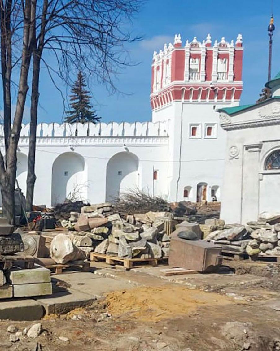 "Здесь Грозный похоронил дочь, а сестра Годунова приняла постриг": внутри Новодевичьего монастыря нашли ещё монастырь