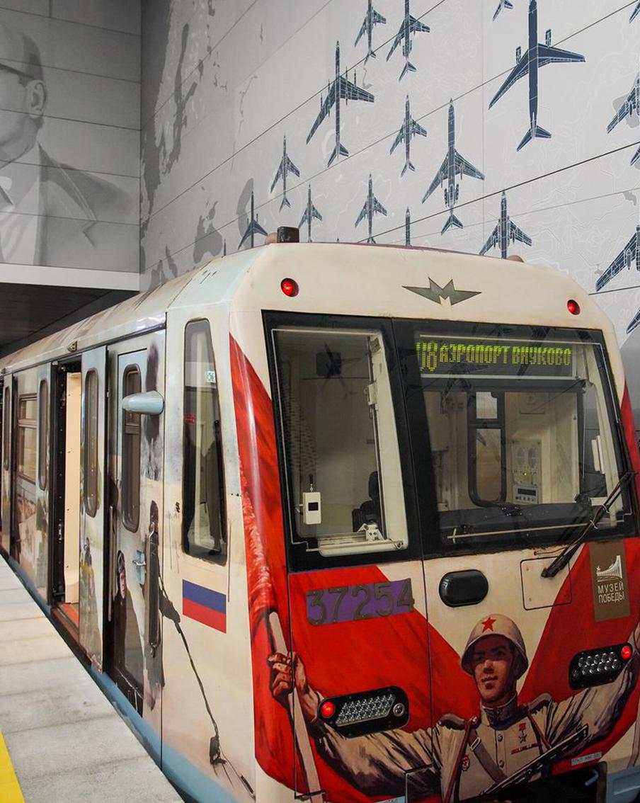 "Нагатинский Затон" БКЛ и "Аэропорт Внуково" Солнцевской линии: москвичи выбрали самые красивые станции метро