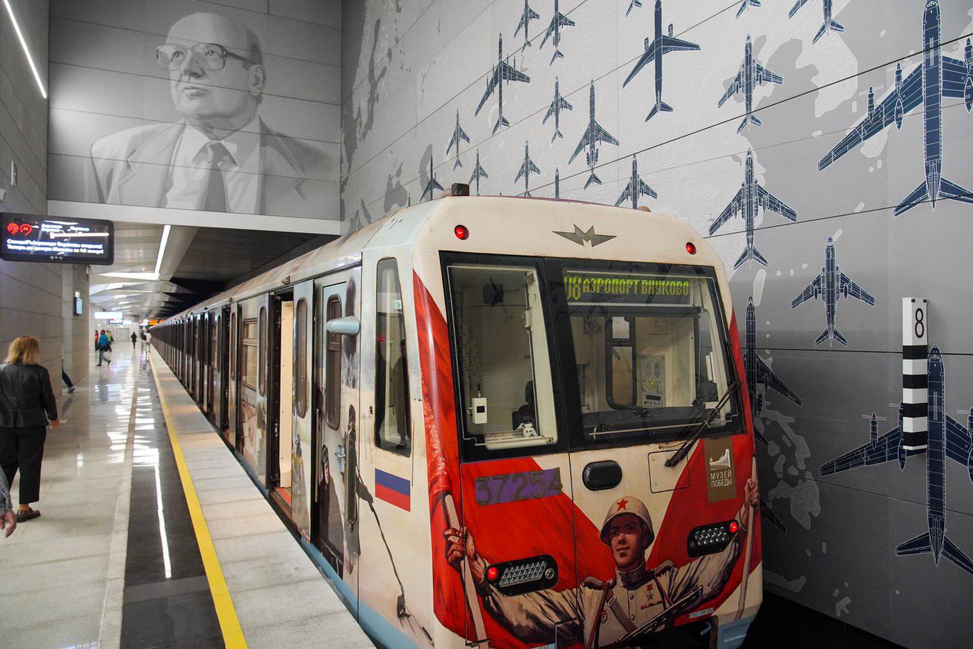 "Нагатинский Затон" БКЛ и "Аэропорт Внуково" Солнцевской линии: москвичи выбрали самые красивые станции метро