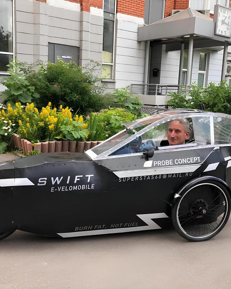 На улицы Москвы выехал "Бэтмобиль" – приманка для инспекторов ГИБДД и звезда соцсетей