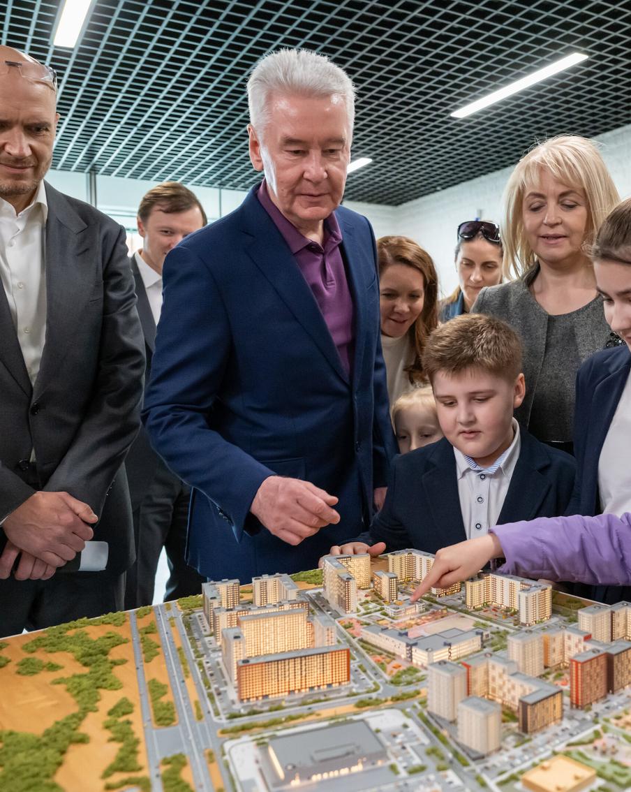 Собянин рассказал о планах по строительству в столице более 200 образовательных объектов до 2026 года