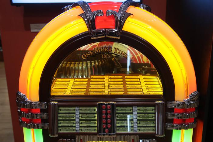 Музыка начала XX века оживает в старинных патефонах. Дом винтажной музыки отмечает день рождения