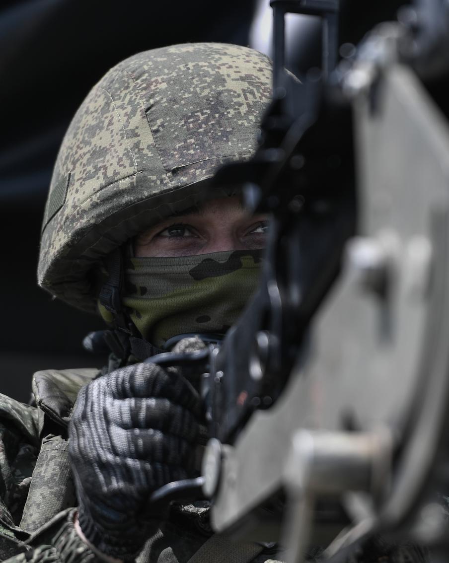 Над территорией России за ночь уничтожили более ста беспилотников