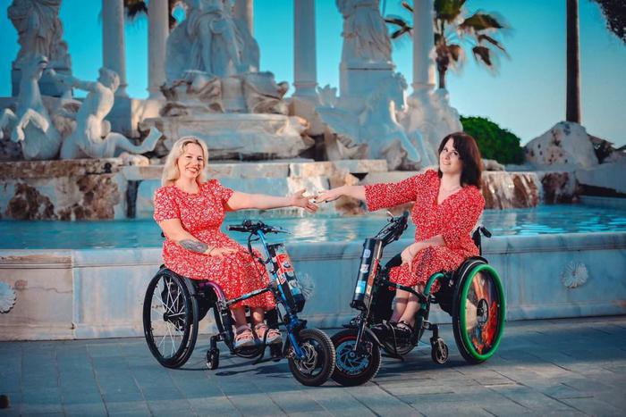 Две подруги-колясочницы объездили полмира и создали центр в Москве, чтобы вдохновлять других