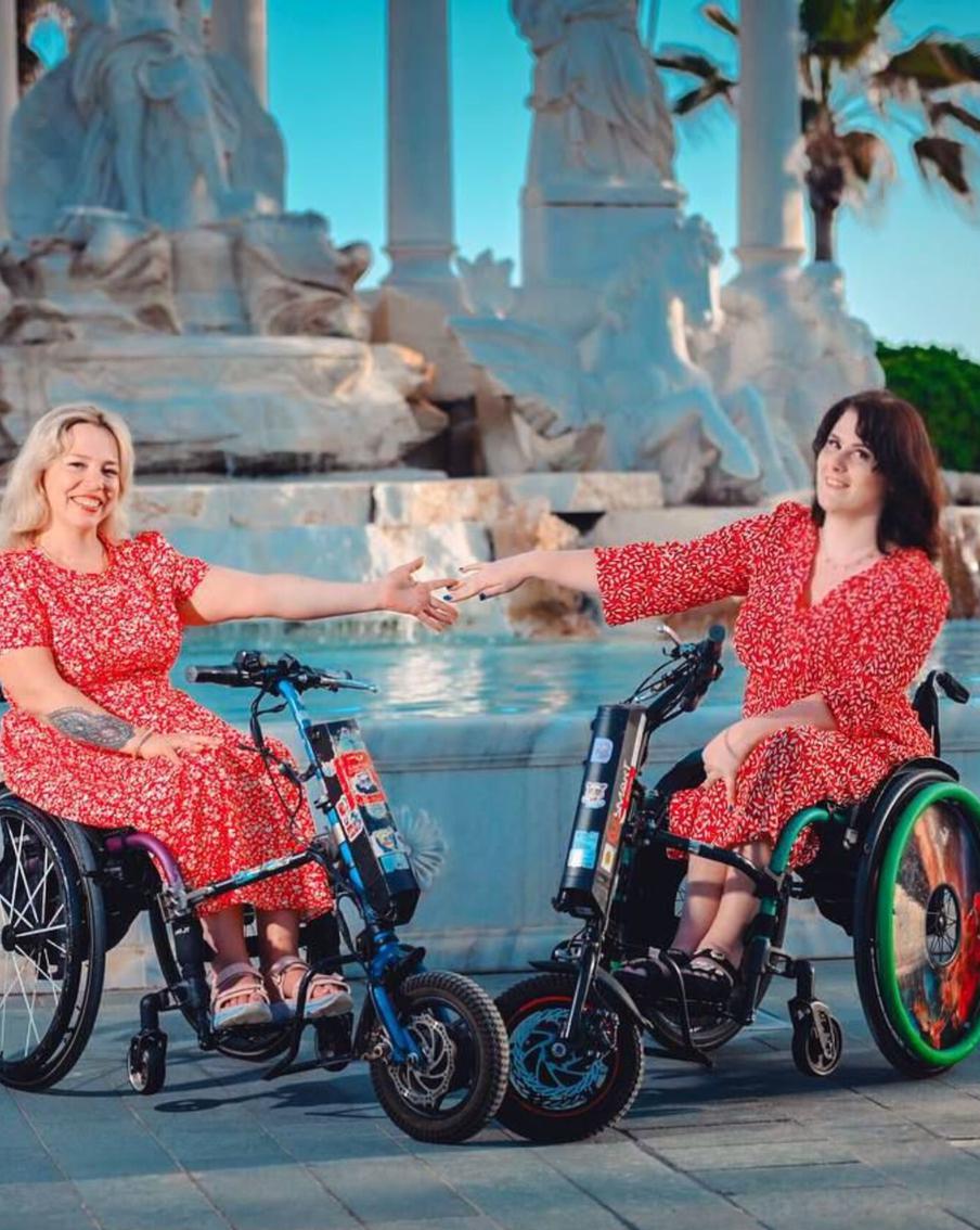 Две подруги-колясочницы объездили полмира и создали центр в Москве, чтобы вдохновлять других