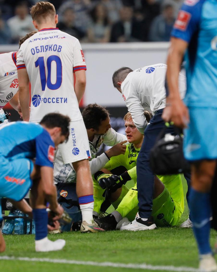 Вратаря с двойным переломом лицевых костей успешно прооперировали и отправили на реабилитацию