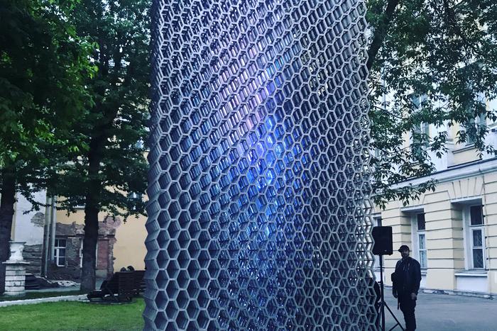 Инсталляция "Кристалл представления" Сергея Кузнецова понимает человека на чувственном уровне