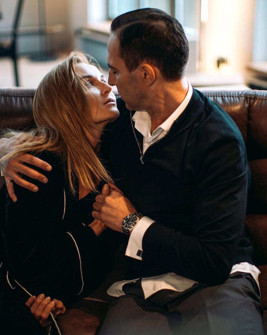 Полина Гагарина в новом сериале вернулась к роли писательницы Елены Огурцовой