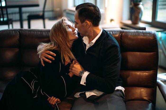 Полина Гагарина в новом сериале вернулась к роли писательницы Елены Огурцовой