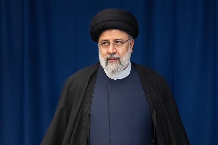 СМИ: на месте крушения вертолёта Раиси не нашли выживших