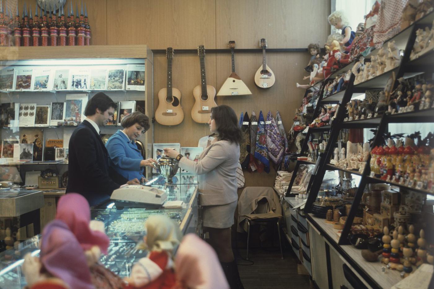 В Москве и Петербурге появятся аналоги советской "Берёзки"