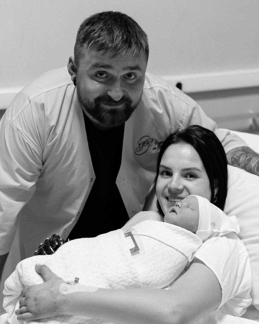 "Теперь будет проблема – как заплетать дочери косы": в семье Риты Грачёвой появилась первая девочка