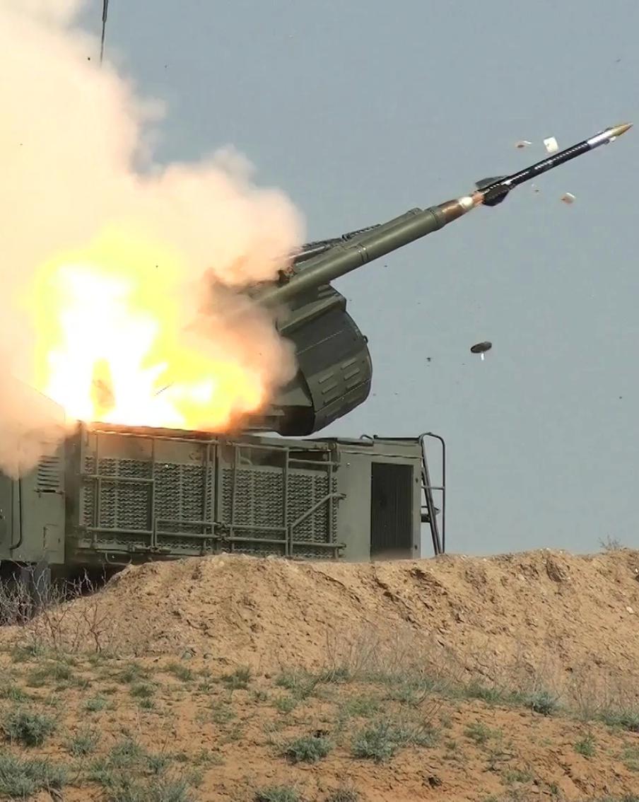 Над Белгородской областью уничтожили шесть снарядов РСЗО "Град"